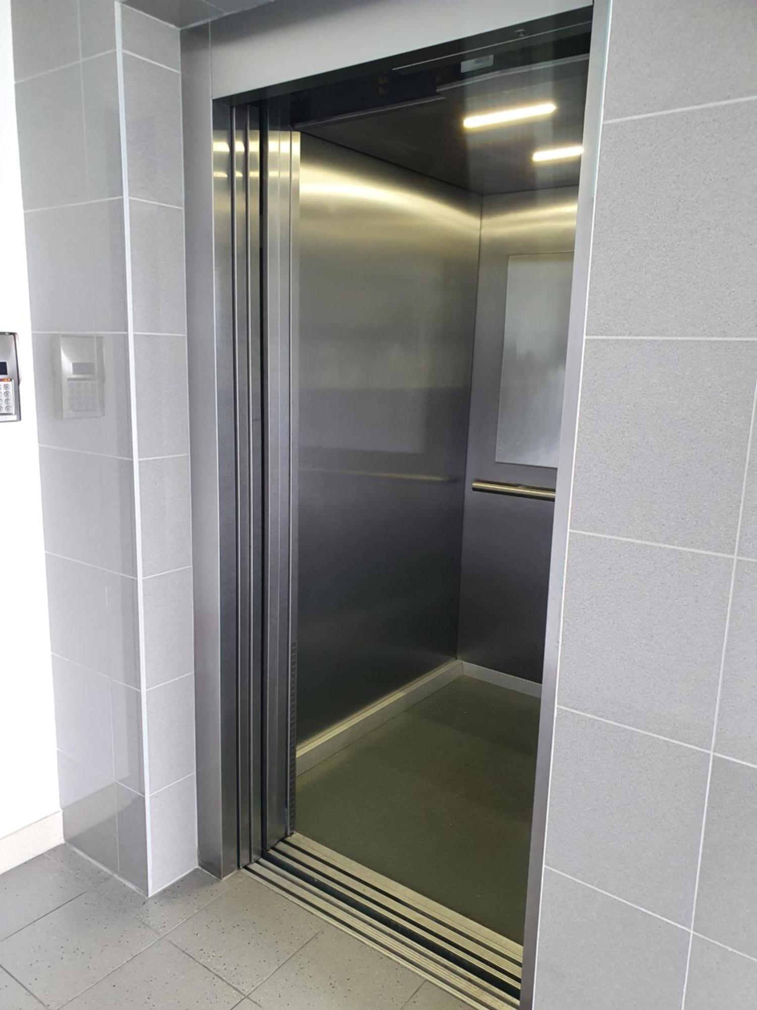 Apartament Wsrod 1000Cy Swiatel - Z Parkingiem W Hali Garazowej- Duzy Balkon Z Lezakami - Piekny Widok Noca Na Panorame Tysiaclecia Katovice Exteriér fotografie